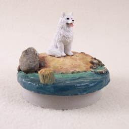 Conversation Concepts Miniature Samoyed Candle Topper A Day on the Beach 1